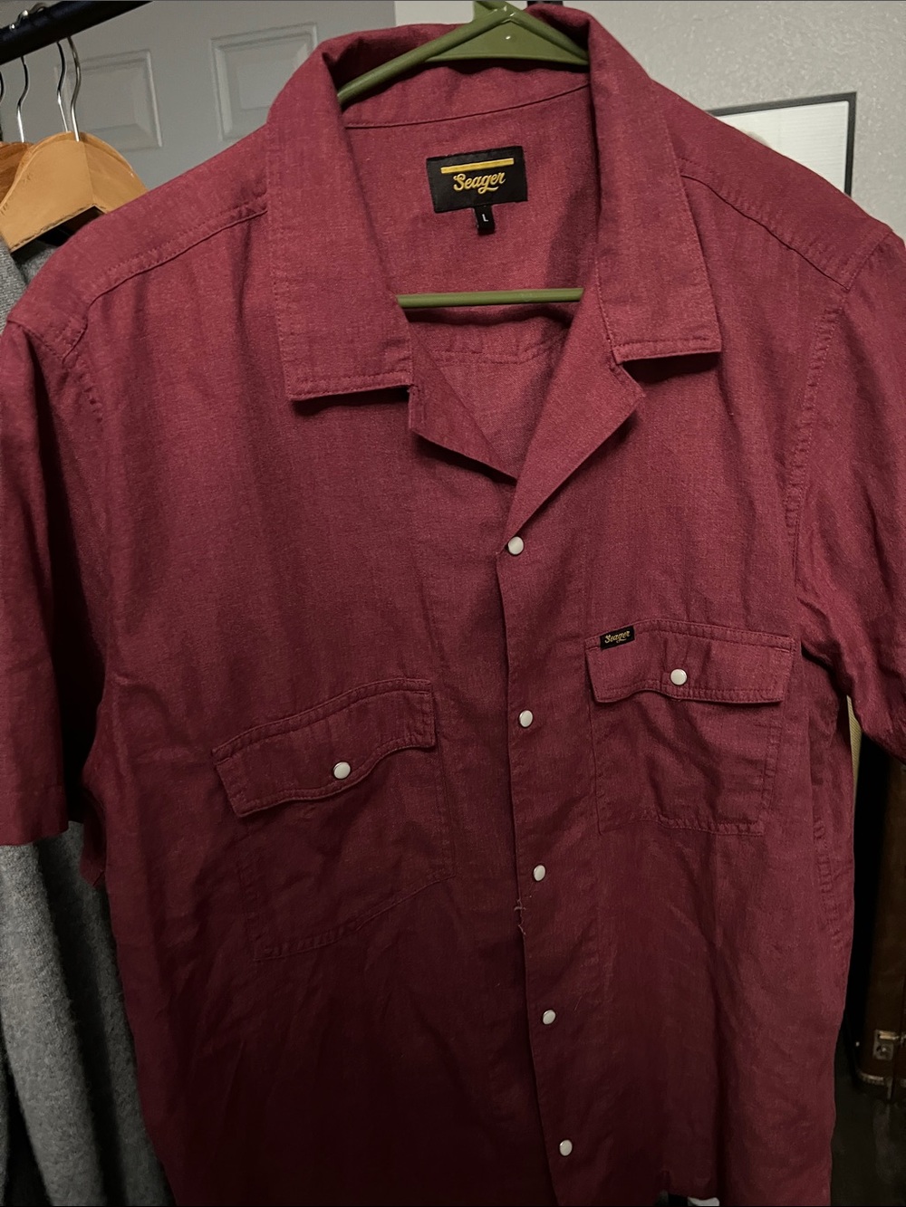 Seager Short-Sleeve Button-Down Shirt in Deep Wine Red
